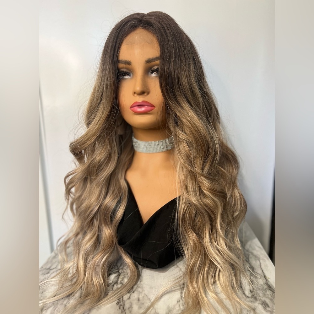 28 In Front Lace Closure balayage brown Root  &  Blonde Wavy Hair - Picture 6 of 8